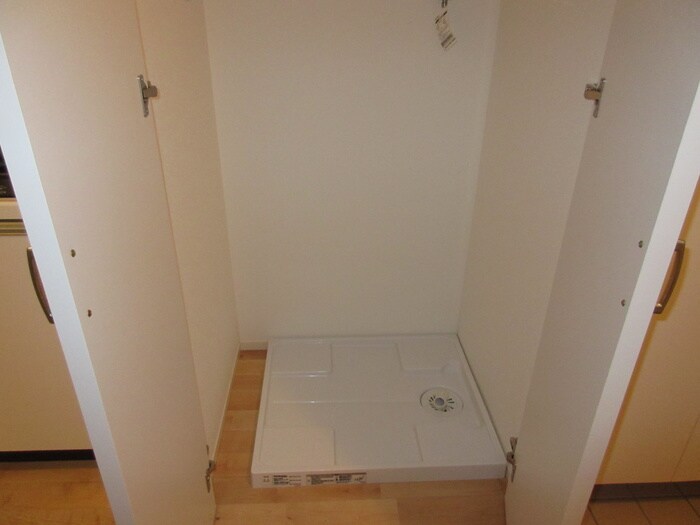 物件内観写真13　(洗濯機置場)