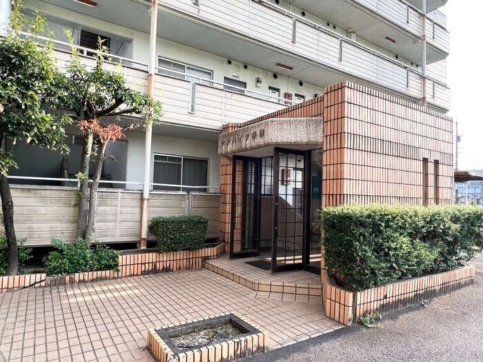 物件外観写真2　(エントランス部分)