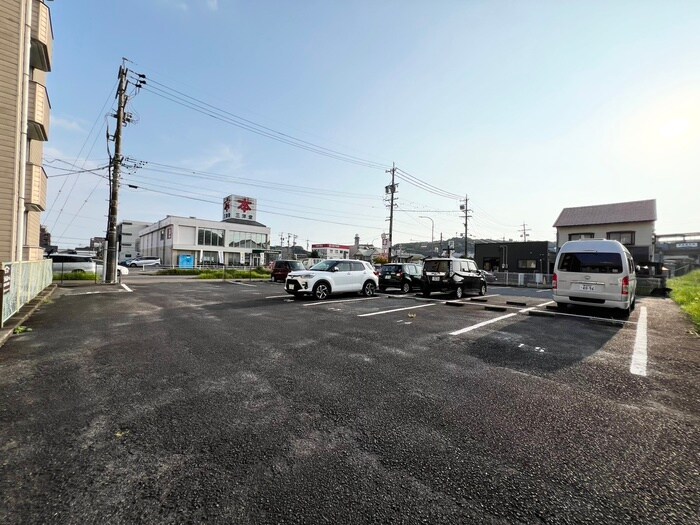 物件外観写真4　(駐車場)