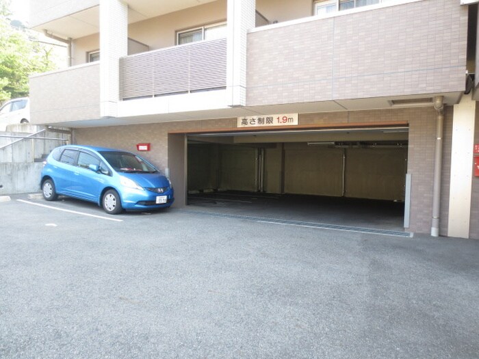 物件外観写真6　(駐車場)