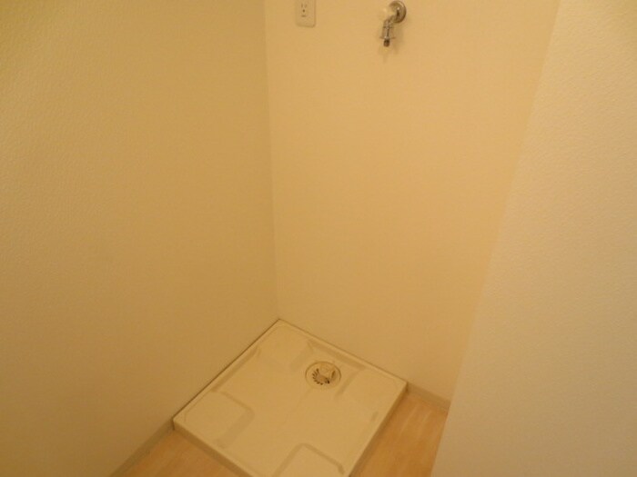 物件内観写真12　(洗濯機置場)