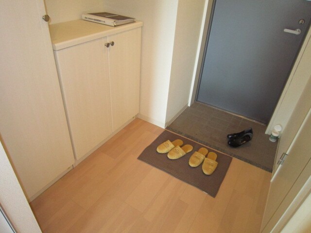 物件内観写真13　(玄関)