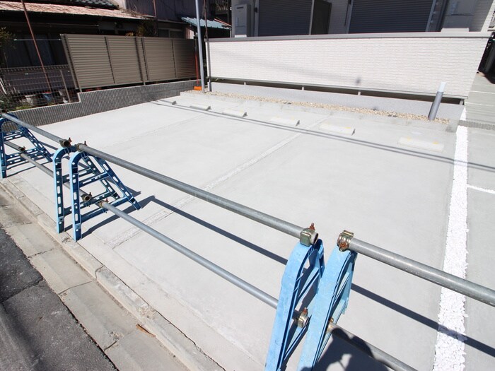 物件外観写真6　(駐車場)