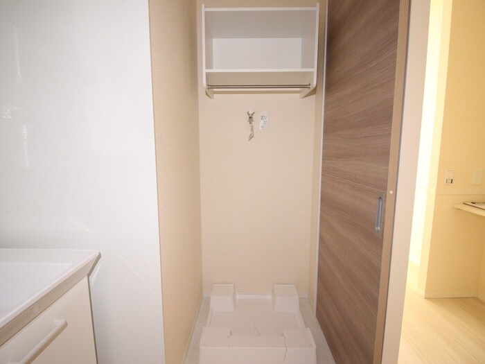 物件内観写真14　(洗濯機置場)