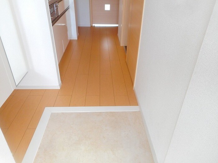 物件内観写真12　(玄関)