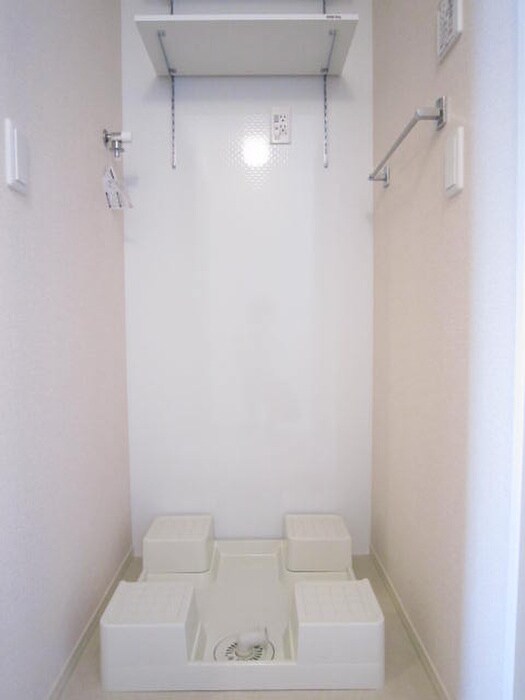 物件内観写真11　(洗濯機置場)