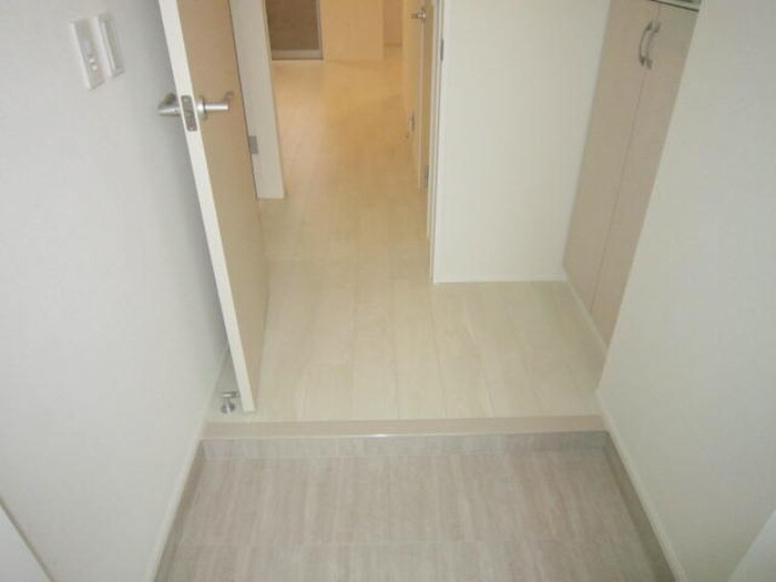 物件内観写真18　(玄関)