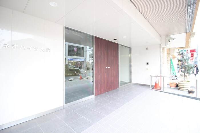 物件外観写真2　(エントランス部分)