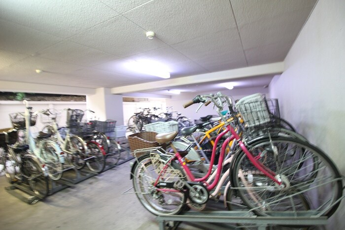 物件外観写真4　(駐輪場)