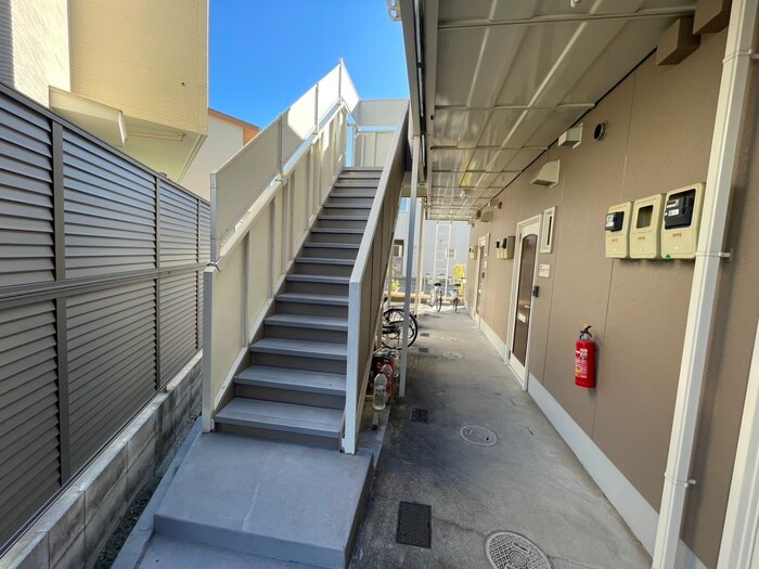 物件外観写真2　(エントランス部分)