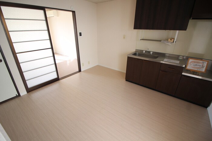 物件内観写真3　(居室)