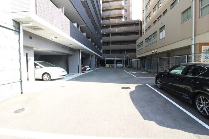 物件外観写真6　(駐車場)