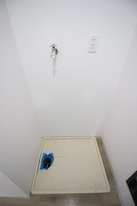 物件内観写真6　(洗濯機置場)