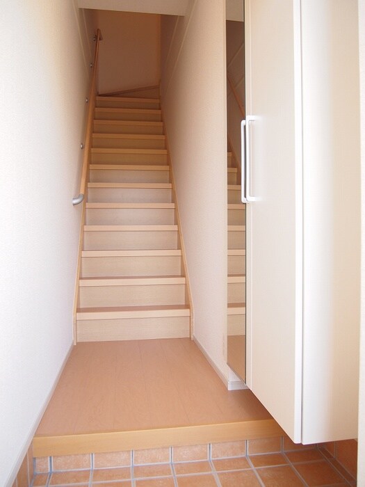 物件内観写真12　(玄関)