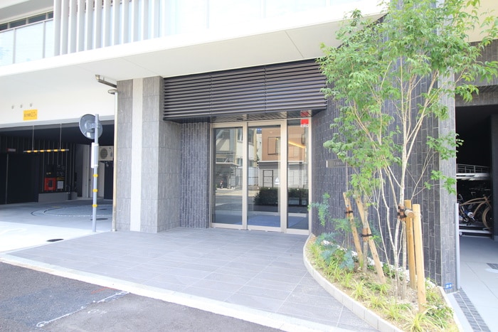 物件外観写真2　(エントランス部分)