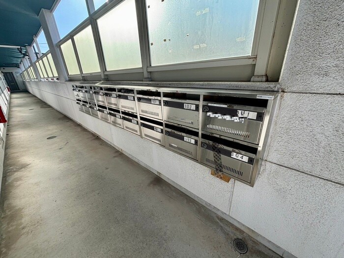 物件外観写真6　(エントランス部分)