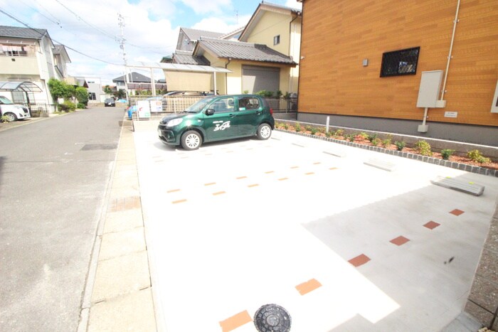 物件外観写真3　(駐車場)