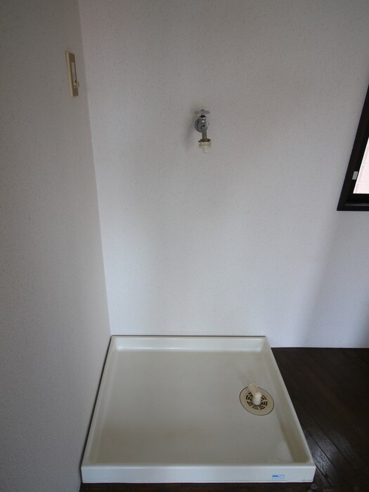 物件内観写真15　(洗濯機置場)