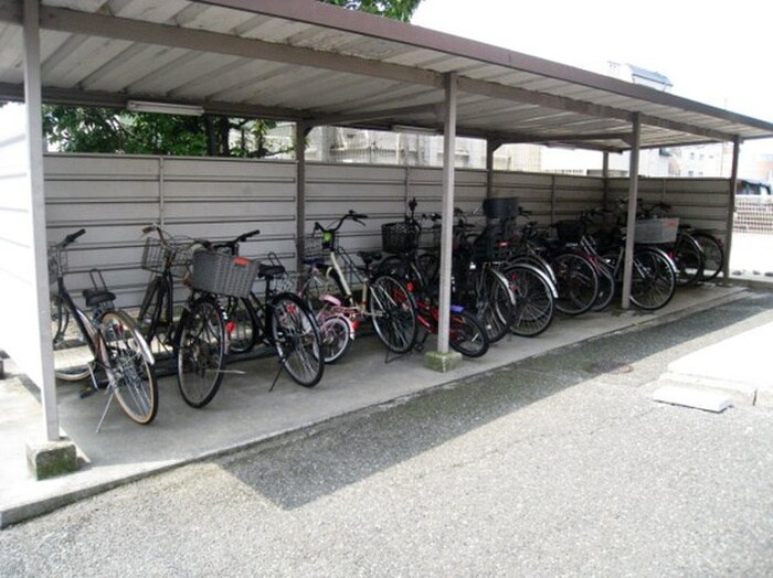物件外観写真4　(駐輪場)