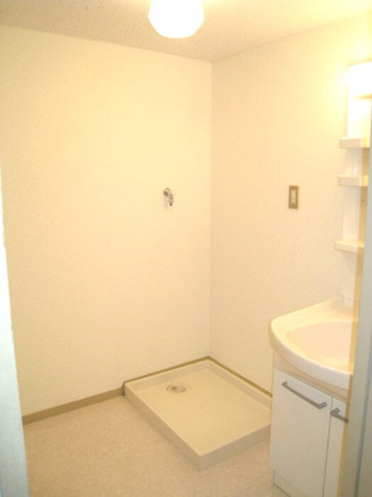 物件内観写真10　(洗濯機置場)