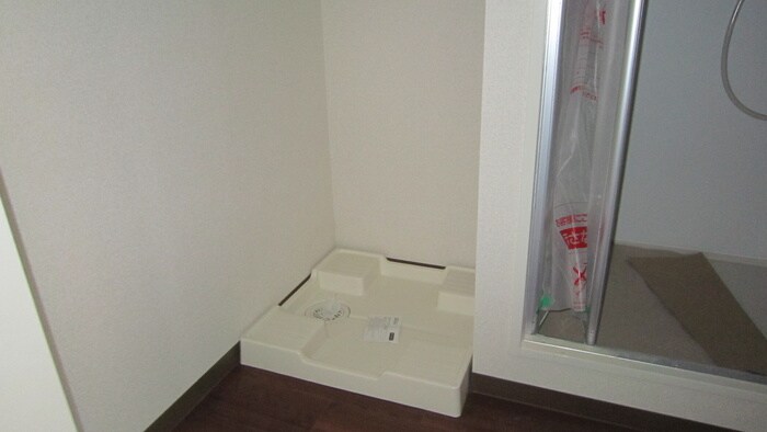 物件内観写真9　(洗濯機置場)