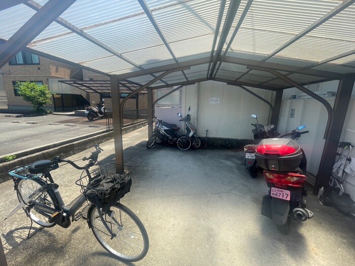 物件外観写真4　(駐輪場)
