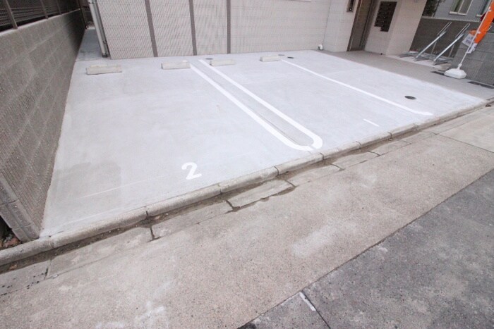 物件外観写真4　(駐車場)