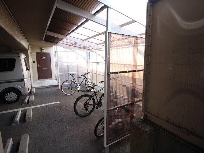 物件外観写真5　(駐輪場)