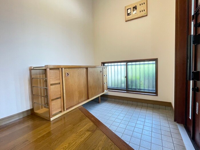 物件内観写真14　(玄関)