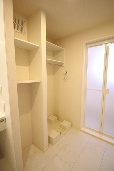 物件内観写真15　(洗濯機置場)