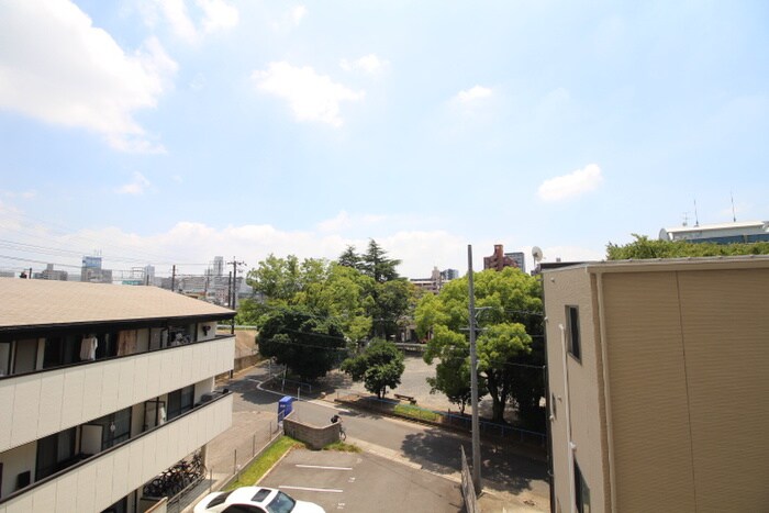 物件内観写真18　(室内からの展望)