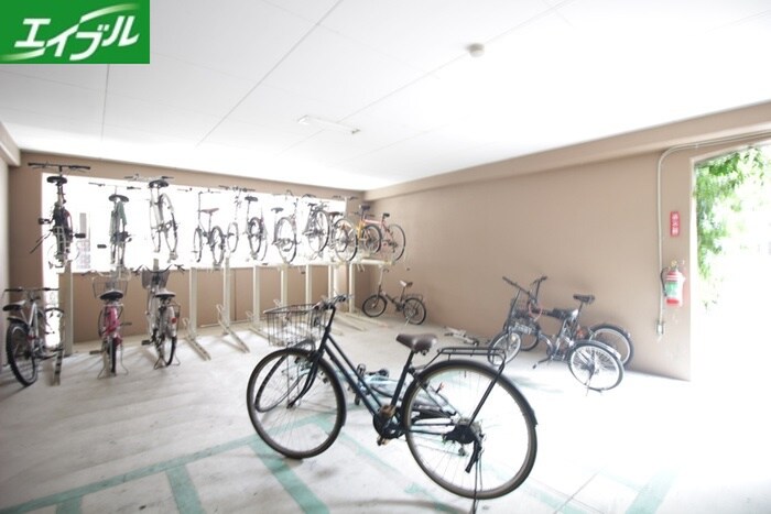 物件外観写真3　(駐輪場)