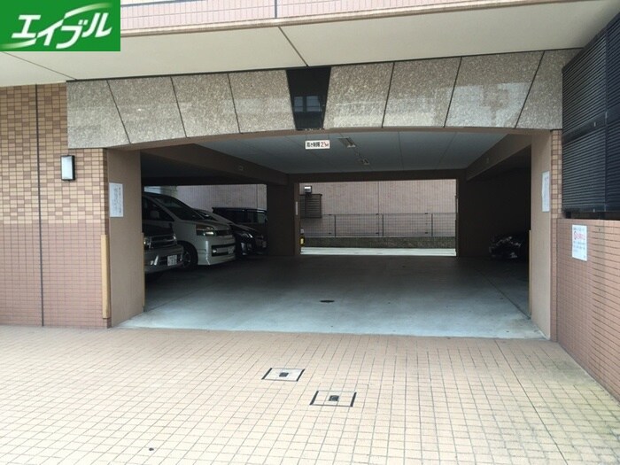 物件外観写真6　(駐車場)