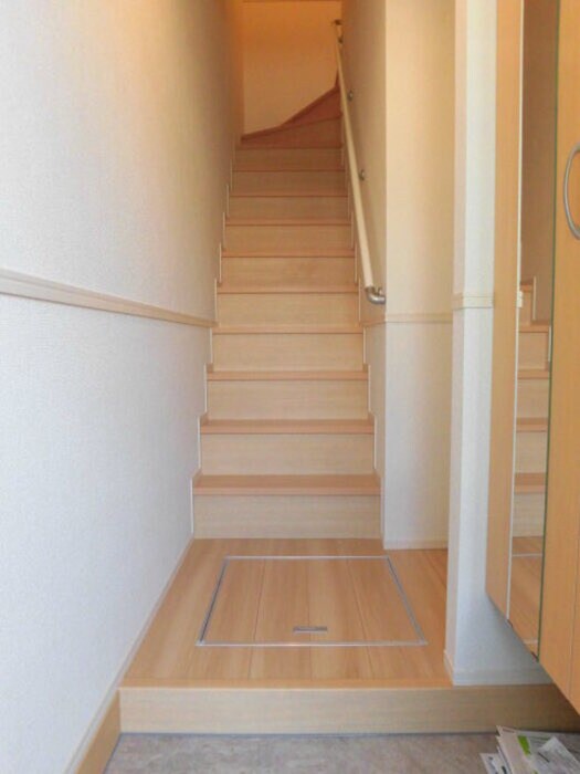 物件内観写真5　(玄関)