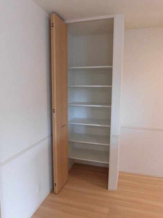 物件内観写真12　(収納)