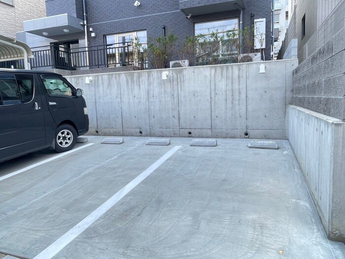 物件外観写真3　(駐車場)