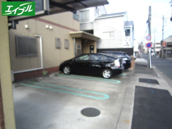 物件外観写真2　(駐車場)