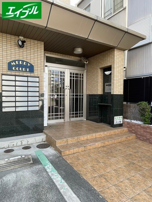 物件外観写真6　(エントランス部分)