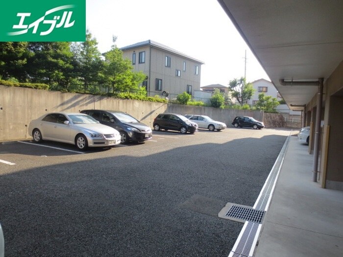 物件外観写真5　(駐車場)