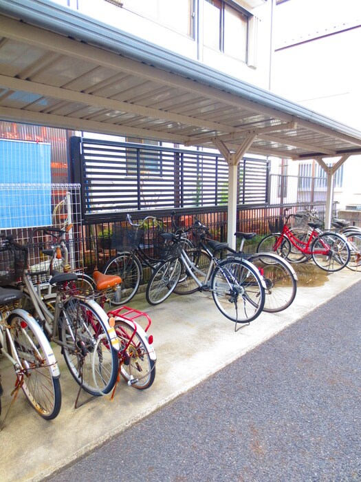 物件外観写真4　(駐輪場)