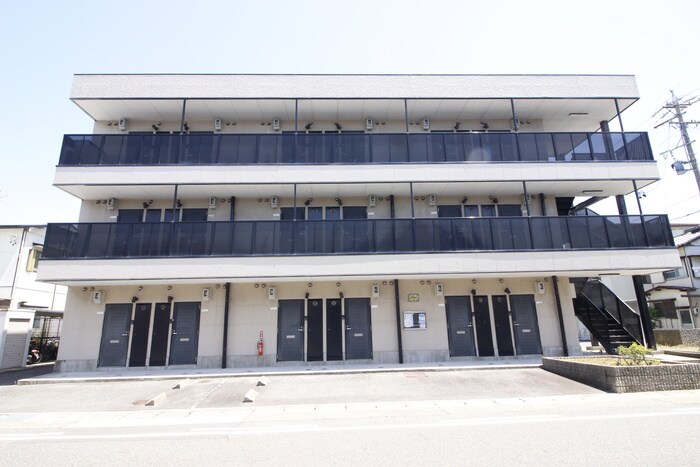 物件外観写真5　(駐車場)