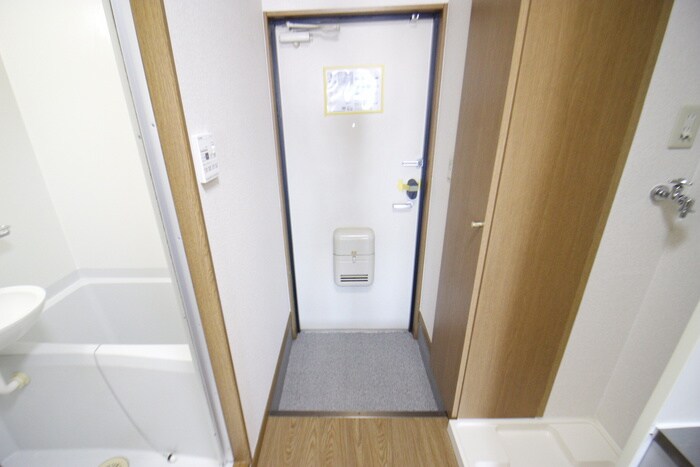 物件内観写真16　(玄関)