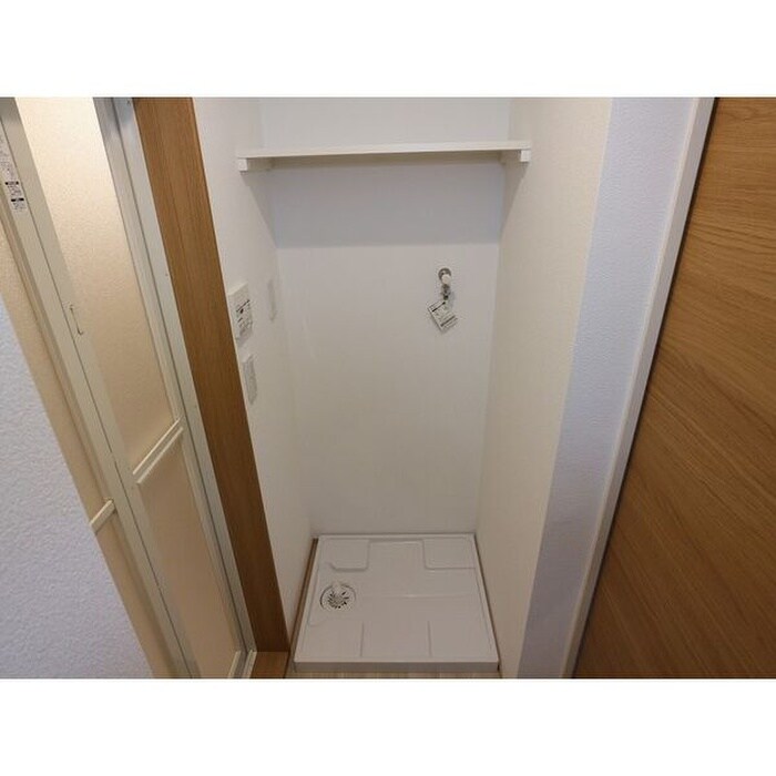 物件内観写真10　(洗濯機置場)