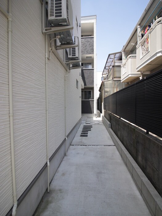 物件外観写真3　(エントランス部分)