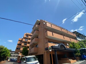 ﾗｲｵﾝｽﾞﾏﾝｼｮﾝ杁中ｶﾞｰﾃﾞﾝD棟(318)外観写真