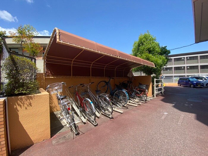物件外観写真5　(駐輪場)