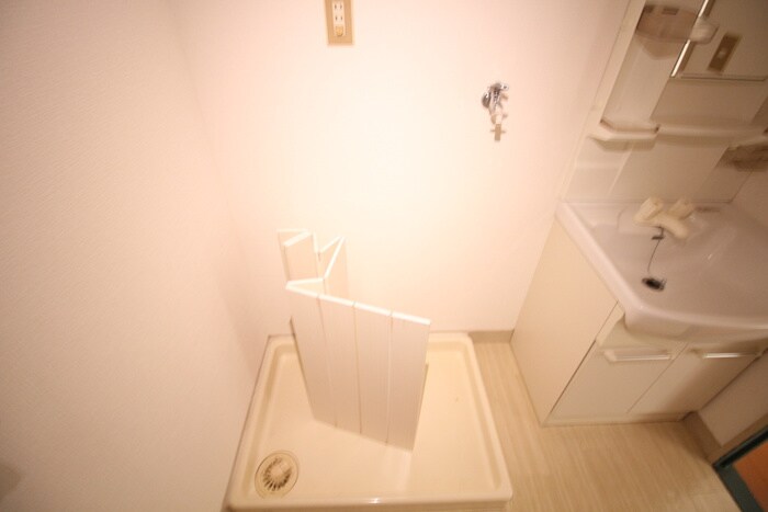 物件内観写真12　(洗濯機置場)