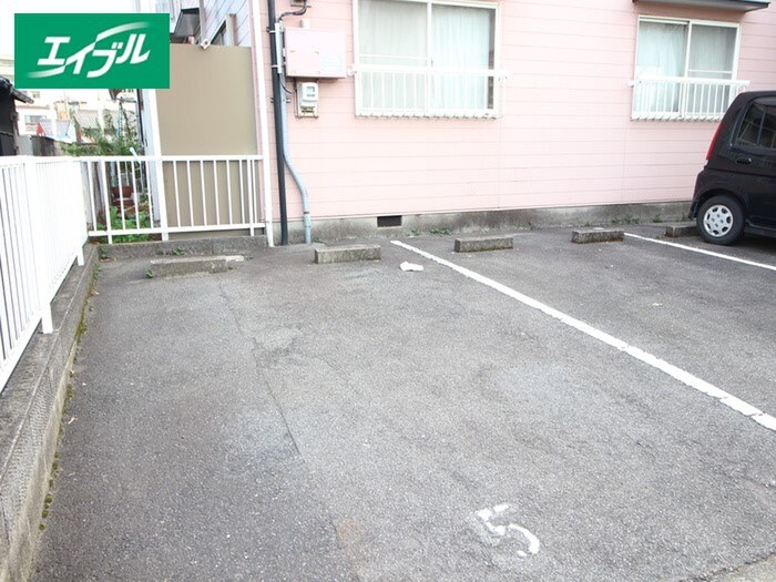 物件外観写真2　(駐車場)