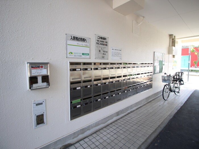 物件外観写真4　(エントランス部分)