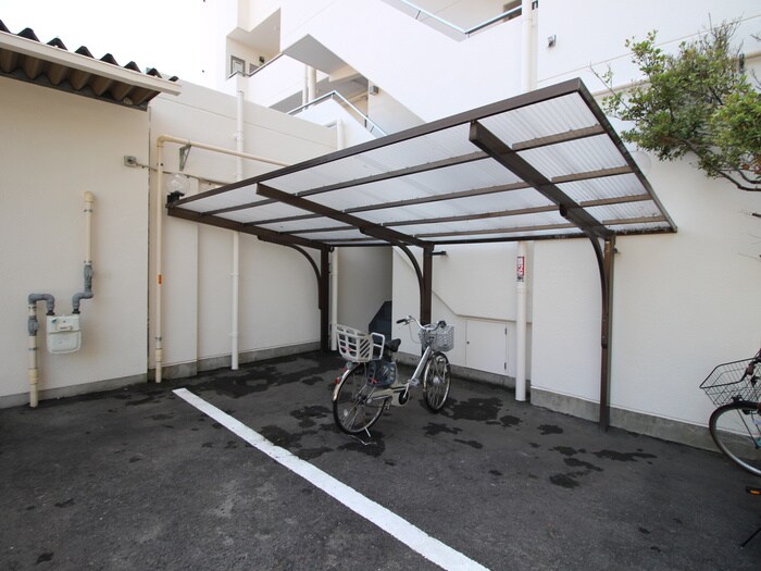 物件外観写真5　(駐輪場)